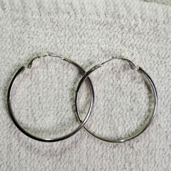 Silvertone hoop pierced earrings large - Picture 5 of 6